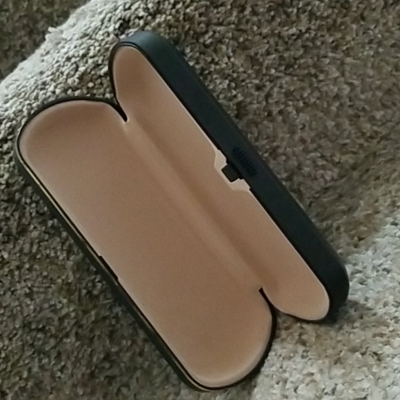 Fashion Sunglasses with Case - Picture 7 of 12